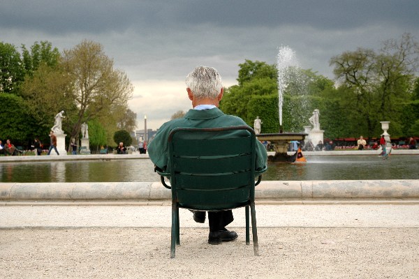 Archived image: reading by the fountain